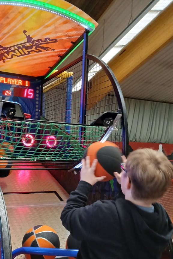 Ausflug der 5. Klasse in die Jumpomania ejsa Regensburg