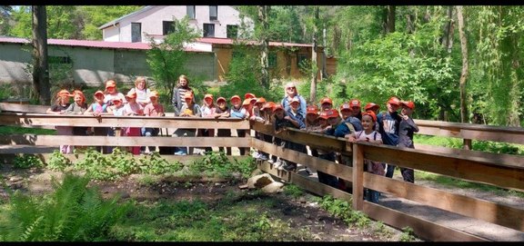 © G. Ku-Ho, 19.5.25 Das Bild zeigt die Gruppe Schülerinnen und Schüler bei ihrem Ausflug.